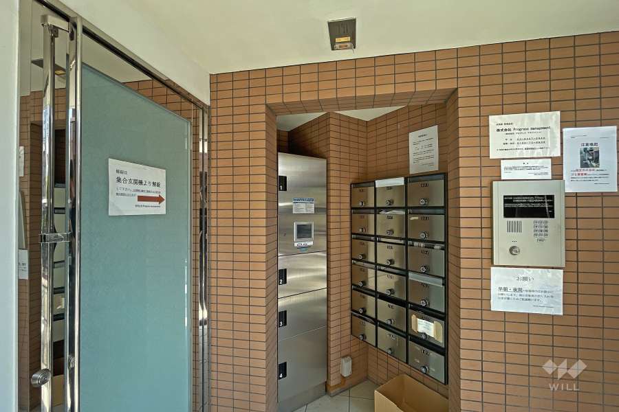 エントランスはオートロック付きです。