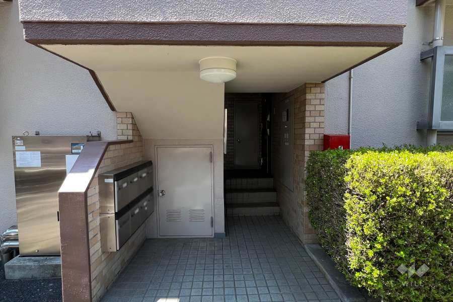 住戸入り口（共用ポスト）