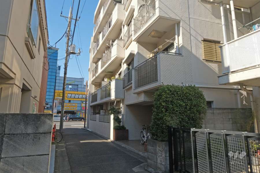 ワコー若林マンションの外観（北東側から）