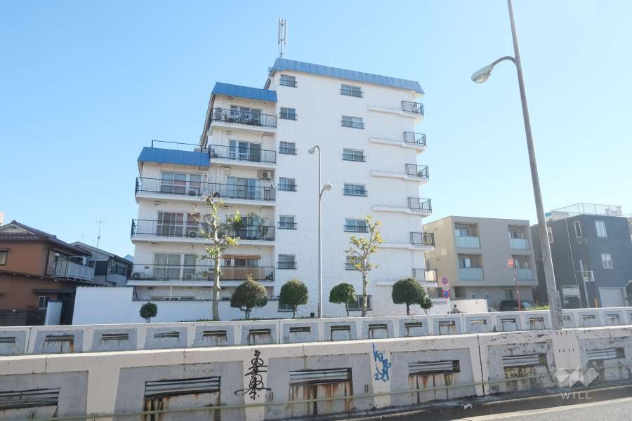 秀和若林レジデンスの外観（西側から）