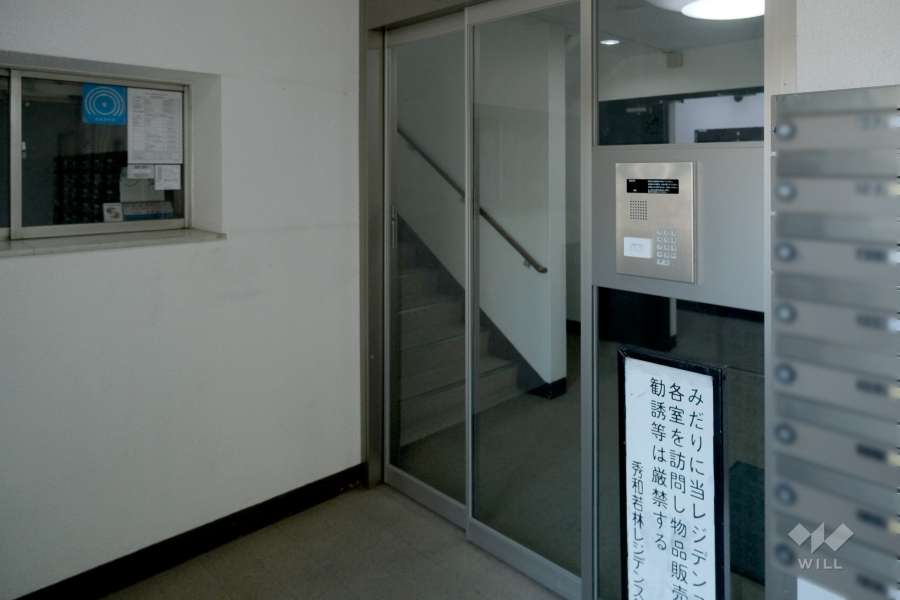 エントランスはオートロック付きです。