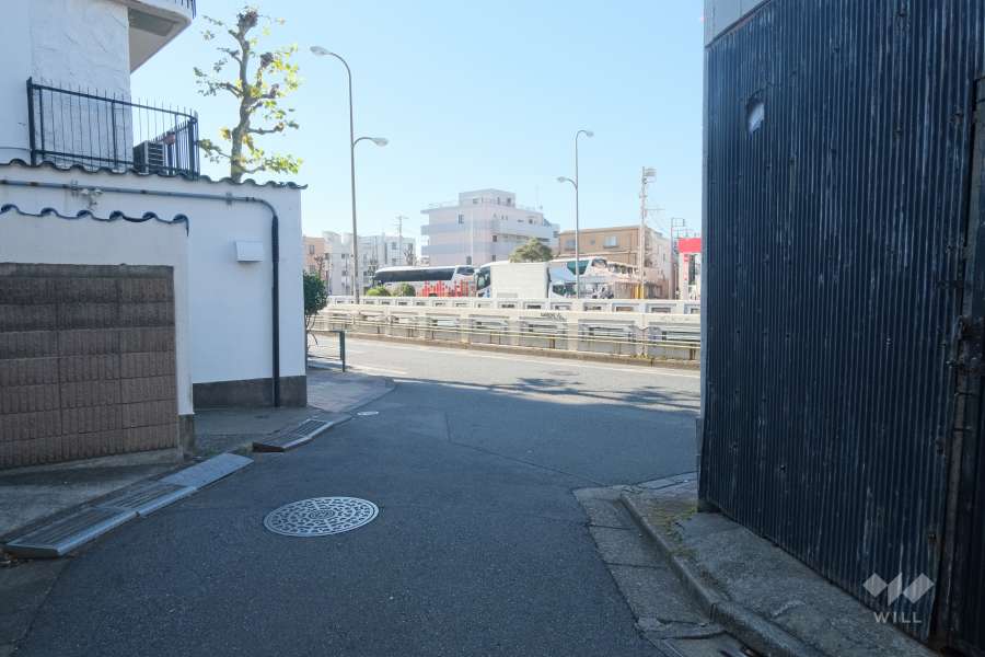 敷地北側の前面道路