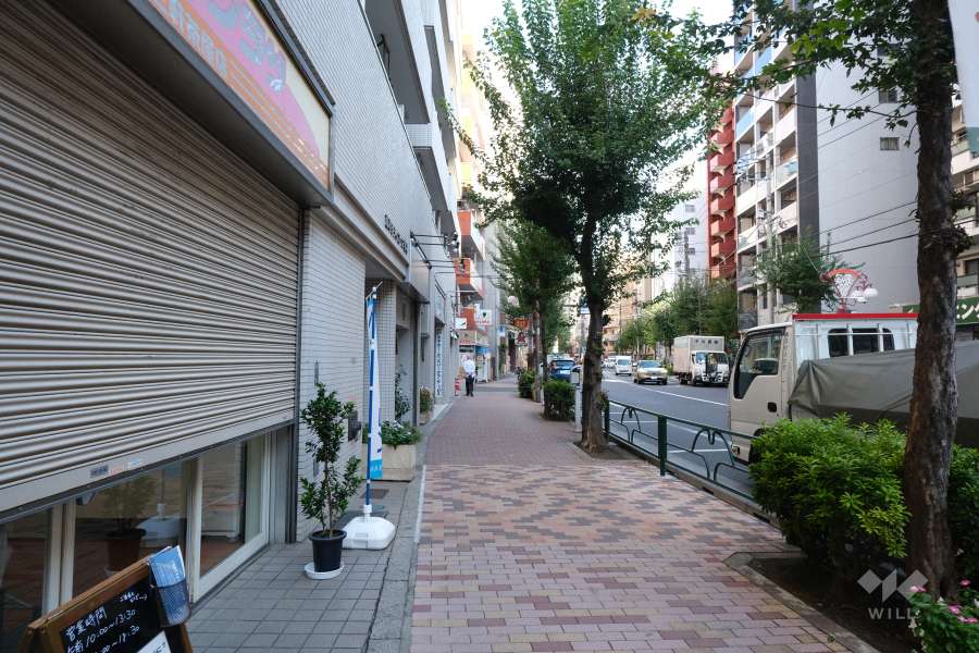 敷地南側の前面道路