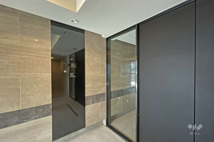 エントランスはオートロック付きです。