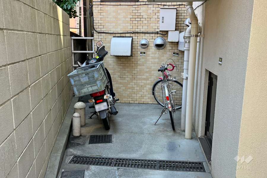 駐輪場とバイク置場