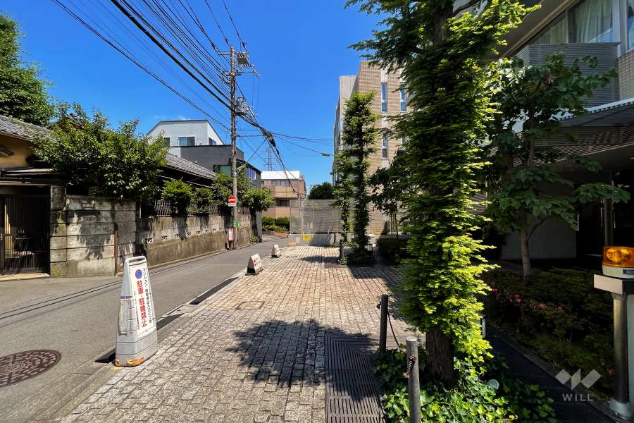 エントランスの車寄せ