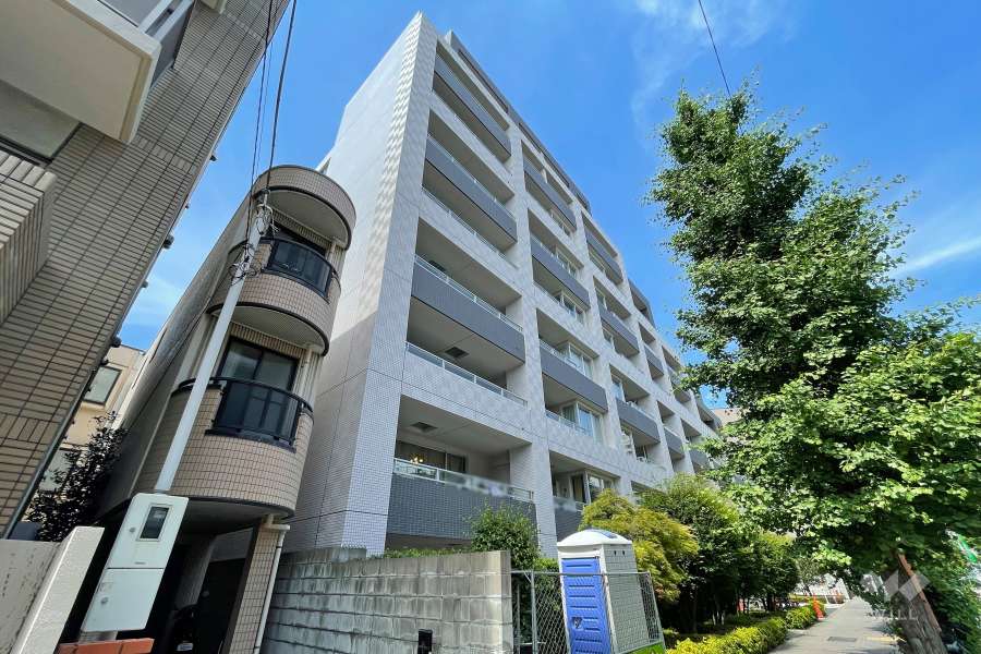 ピアース三軒茶屋の外観（南西側から）　