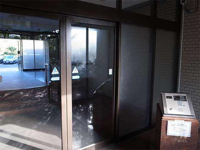 エントランスはオートロック付きです。