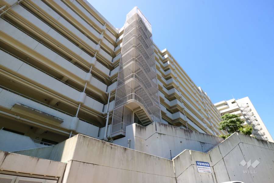 阪急逆瀬台アヴェルデ　3番館の外観（北東側から）