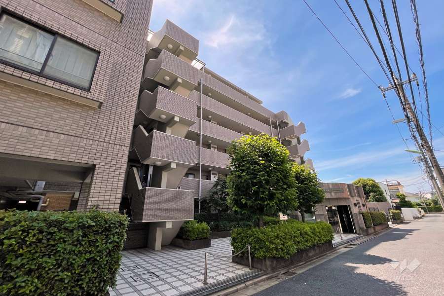 ライオンズマンション世田谷若林の外観（南東側から）