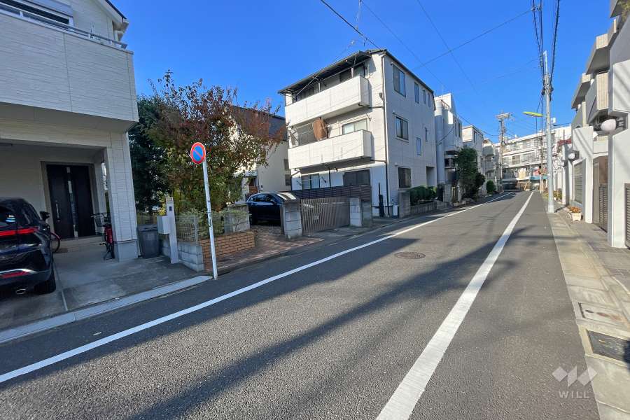 敷地南側の前面道路