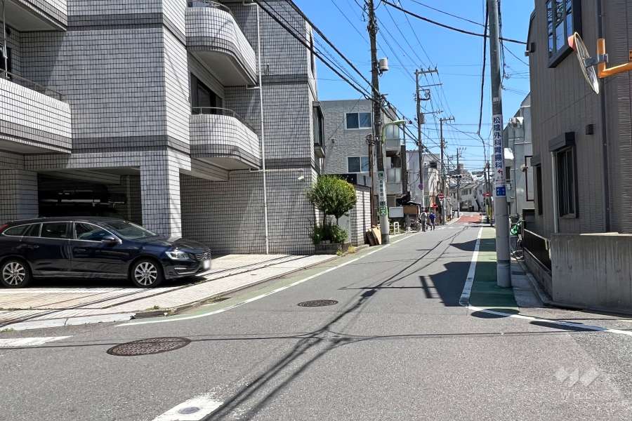 敷地南東側の前面道路