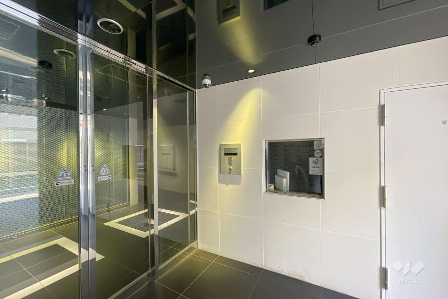 エントランスはオートロック付きです。