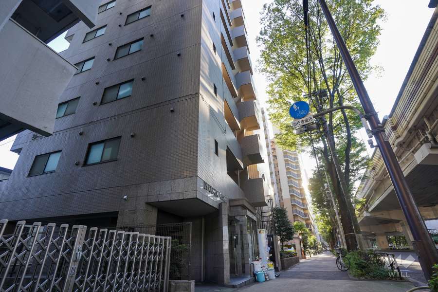 敷地北側の前面道路（東側から）