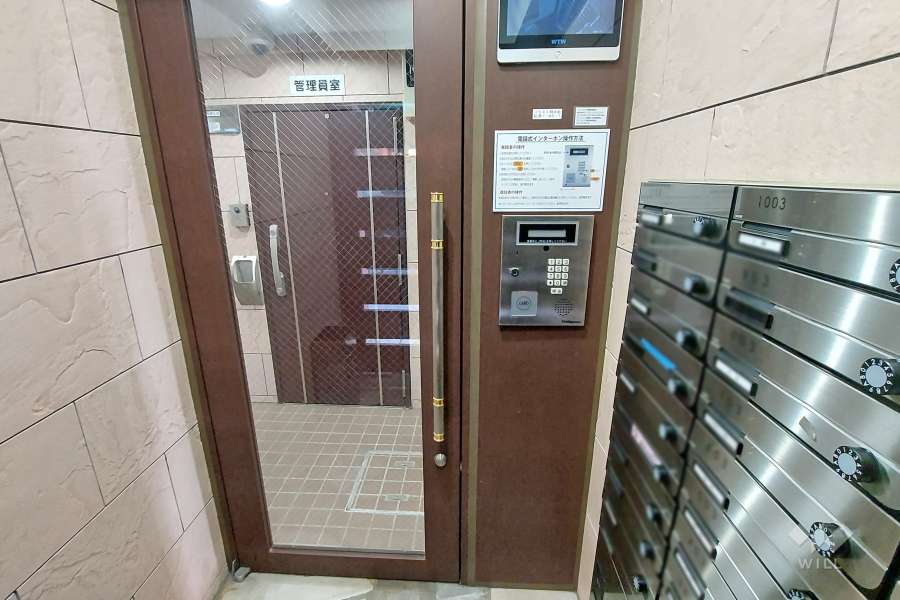 エントランスはオートロック付きです。