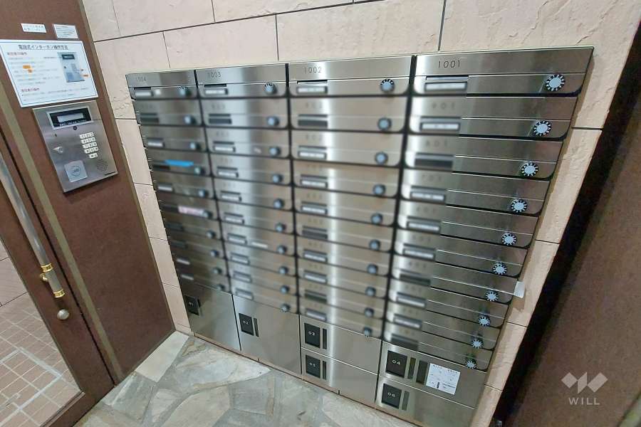 共用ポストと宅配ボックス