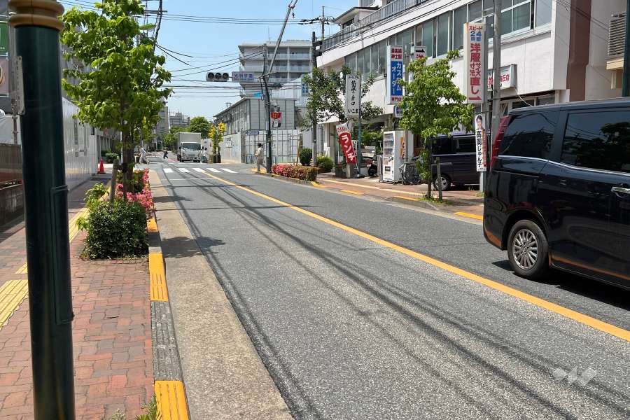 敷地南側の前面道路　