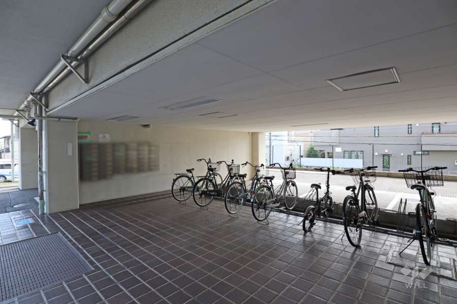 駐輪場と共用ポスト
