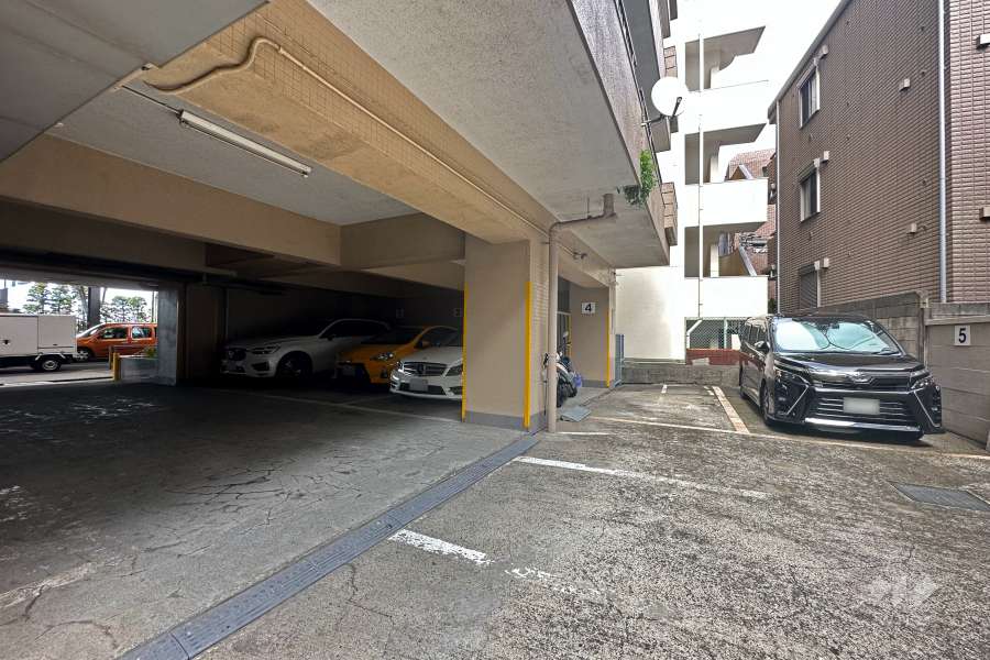 敷地内駐車場（屋外平面式・屋内平面式）