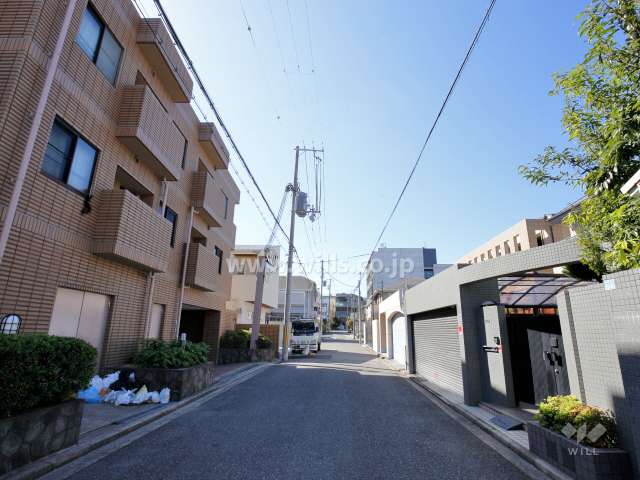 敷地北側の前面道路