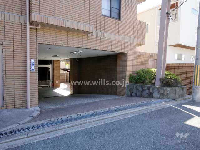 敷地北側にある駐車場の出入り口