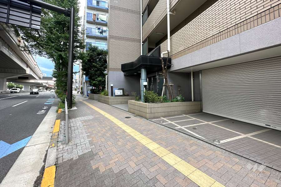 敷地北側の前面道路（甲州街道）