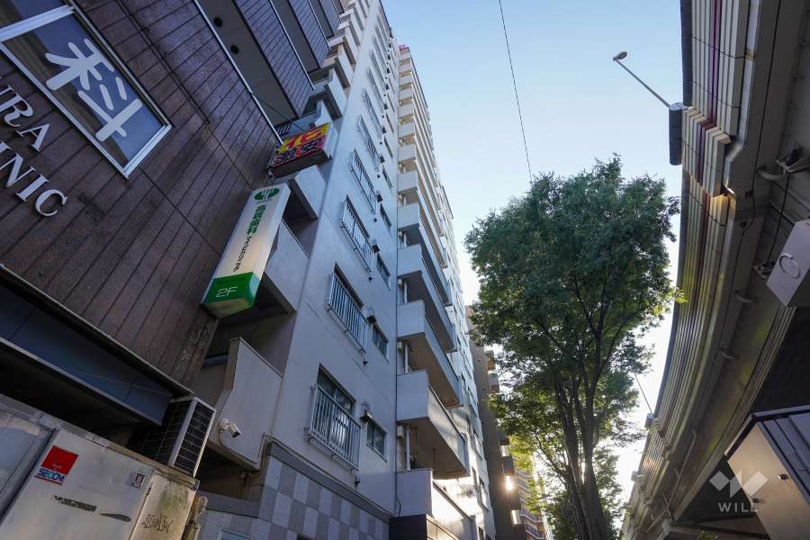 マンション第二明大前の外観（北東側から）