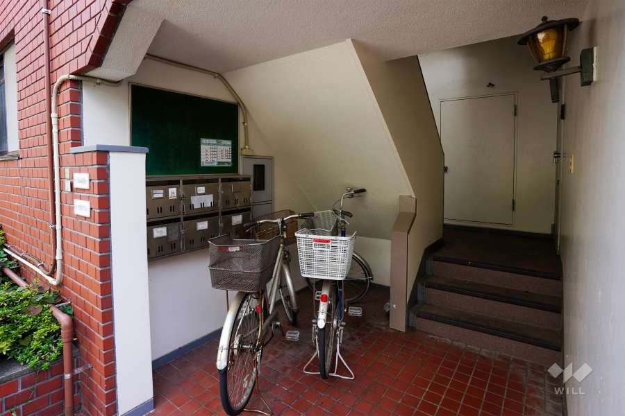 住戸入り口（共用ポスト）