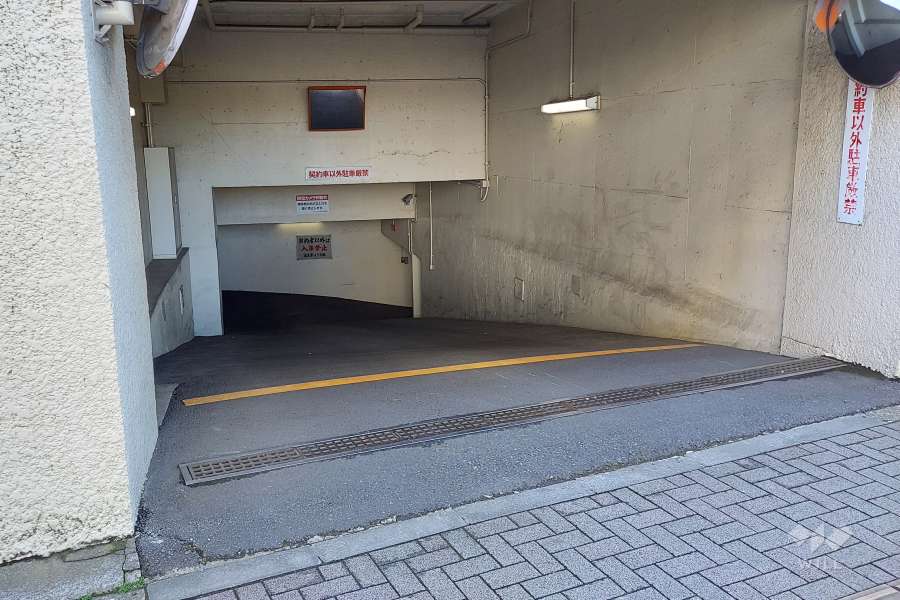 駐車場の出入り口