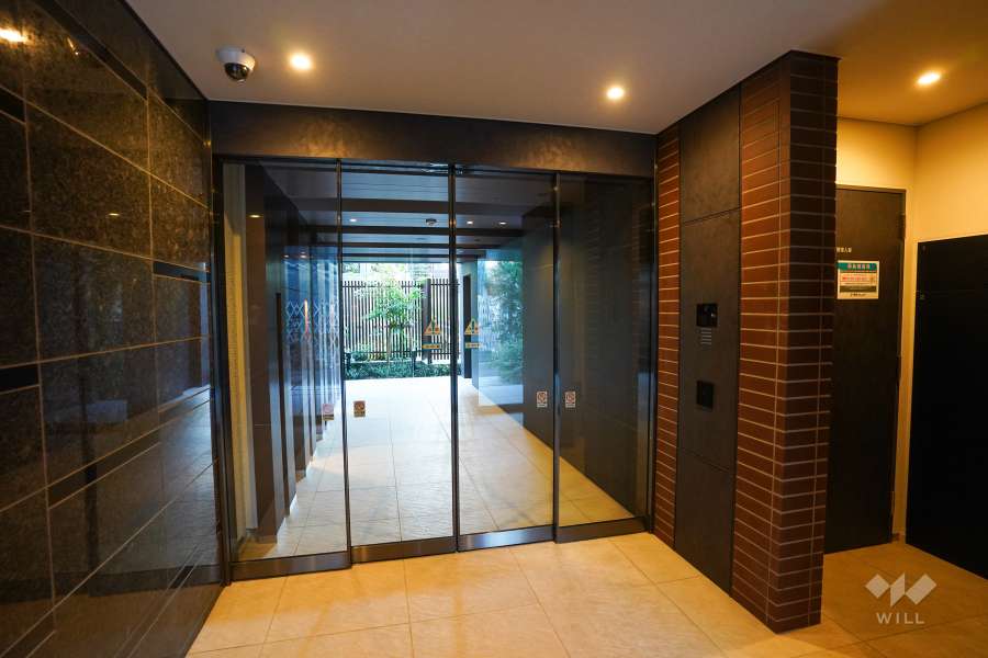 エントランスはオートロック付きです。