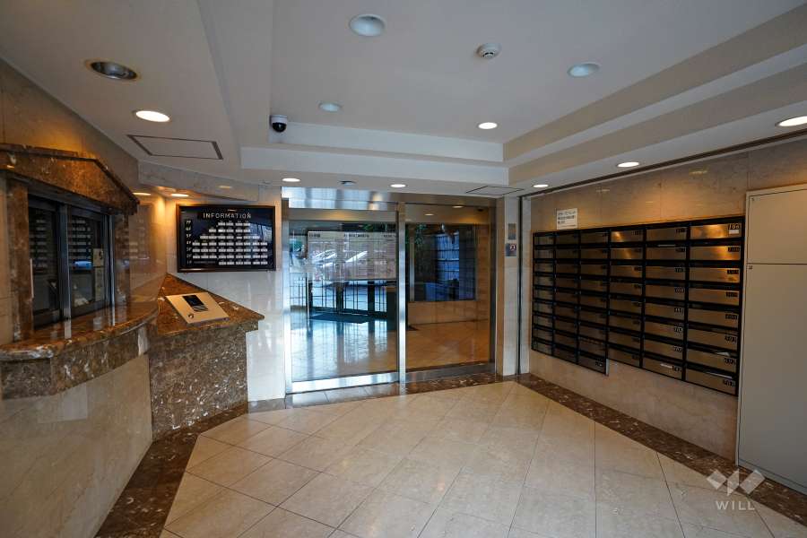 エントランスはオートロック付きです。