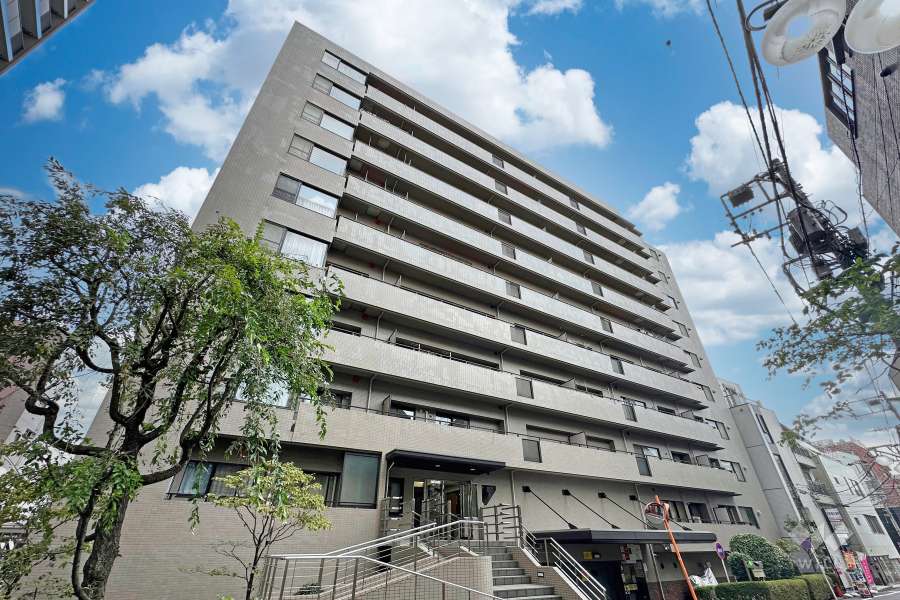 チュリス明大前の外観（北西側から）