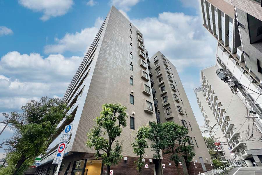 チュリス明大前の外観（北側から）