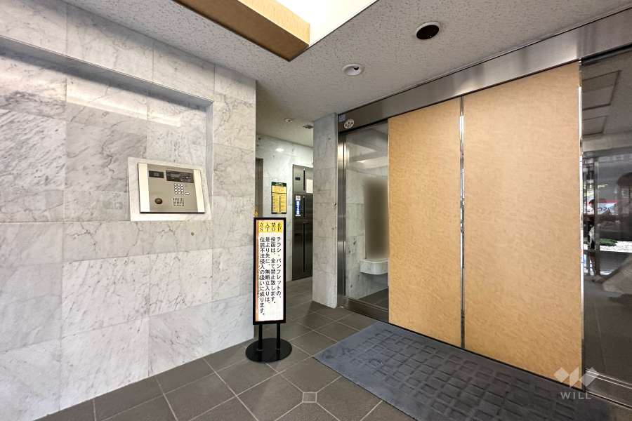 エントランスはオートロック付きです。