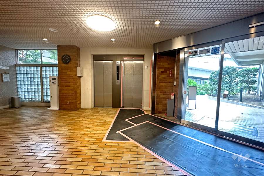 エントランスとエレベーター