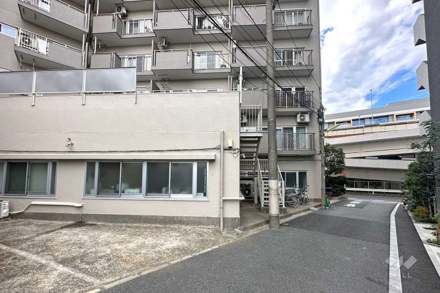 敷地東側の前面道路