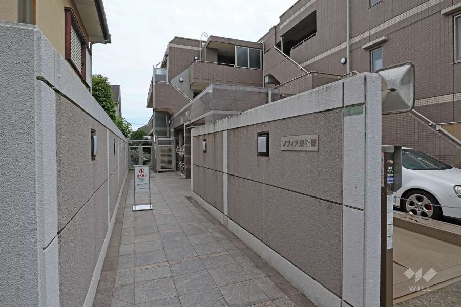 敷地の入り口