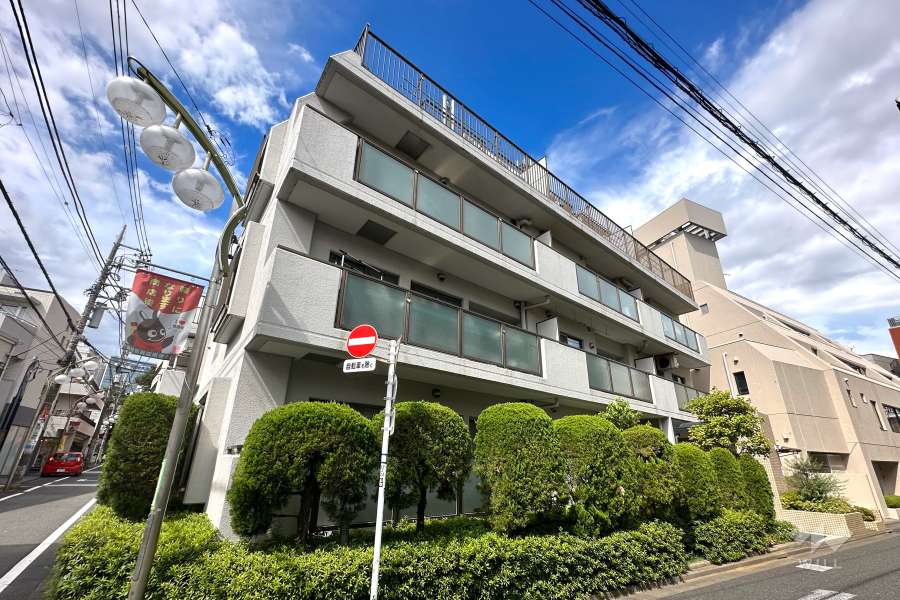 コープ野村明大前の外観（南西側から）