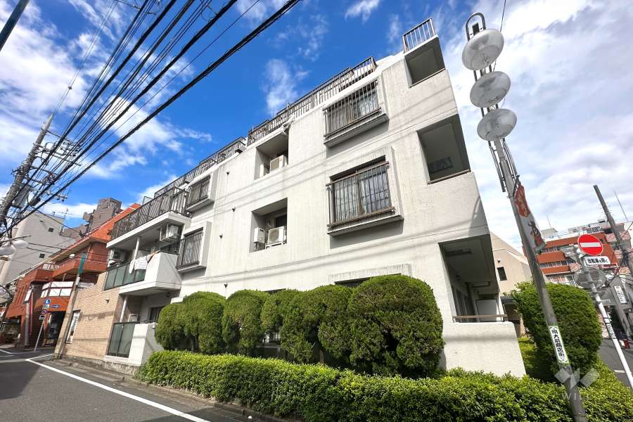 コープ野村明大前の外観（南西側から）