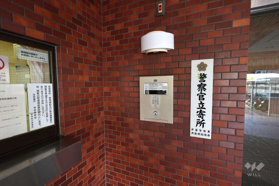 エントランスはオートロック付きです。