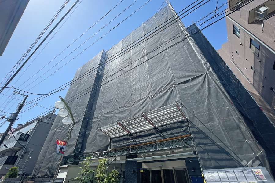 ユニーブル世田谷明大前の外観（北東側から）※2024年4月現在、大規模修繕工事中