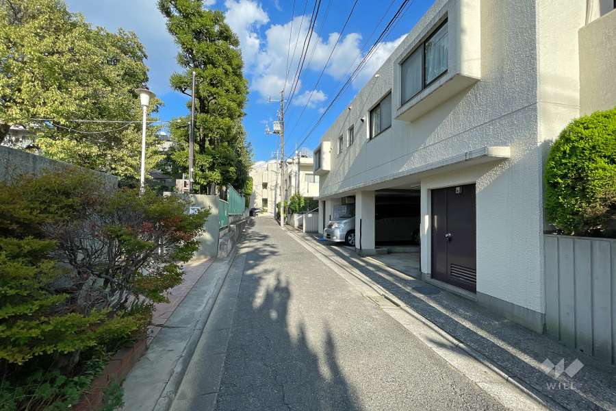 敷地北西側の前面道路