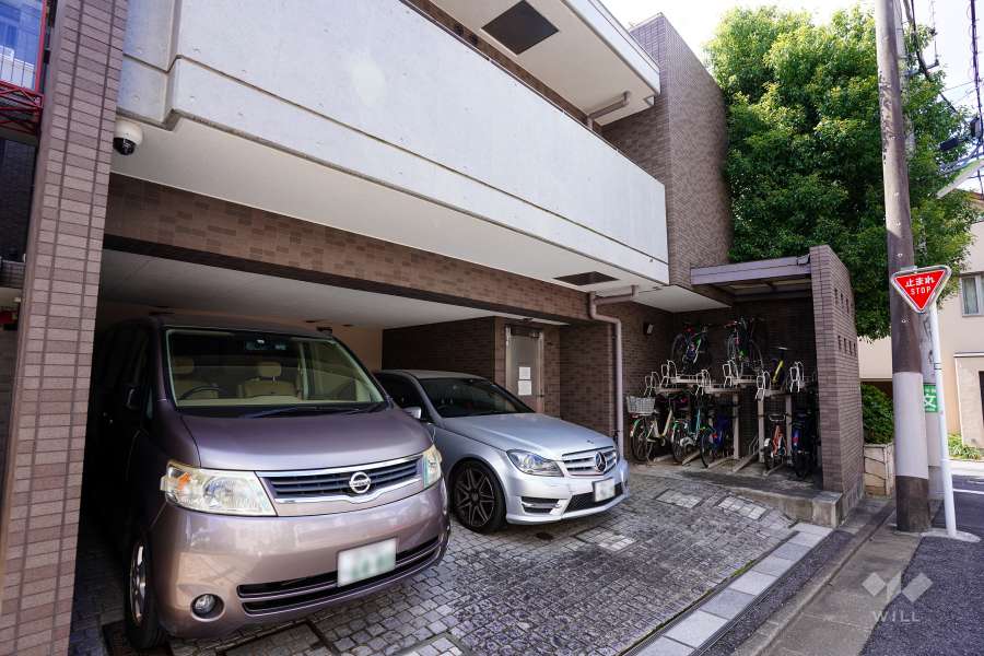 敷地内駐車場（屋内平面式）・駐輪場