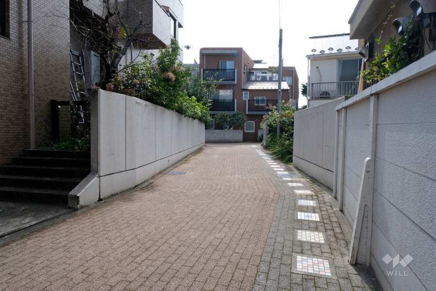 敷地北側の前面道路