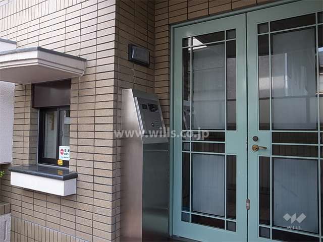 エントランスはオートロック付きです。