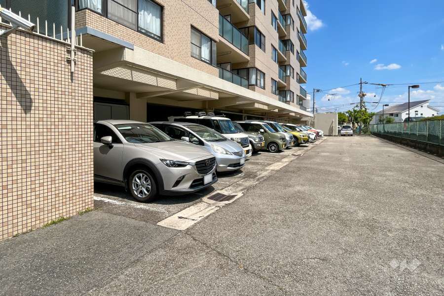 敷地内駐車場（屋外平面式）