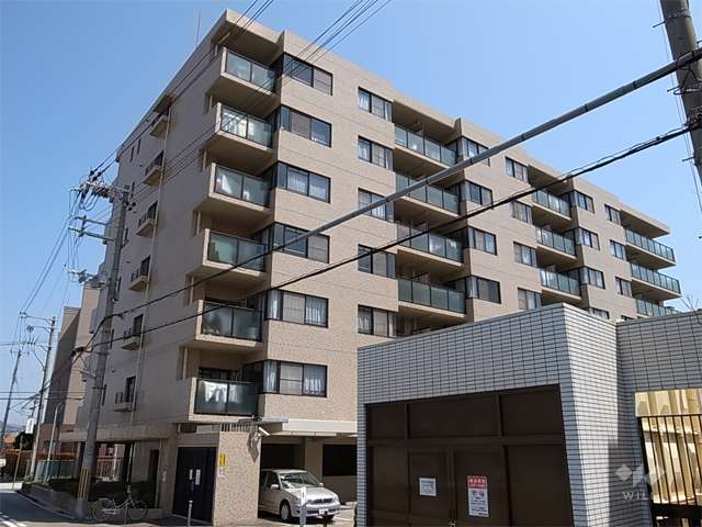 フォルム逆瀬川の外観（南西側から）