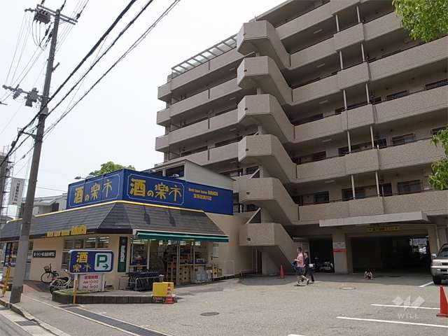 1階に一部店舗が入っています。