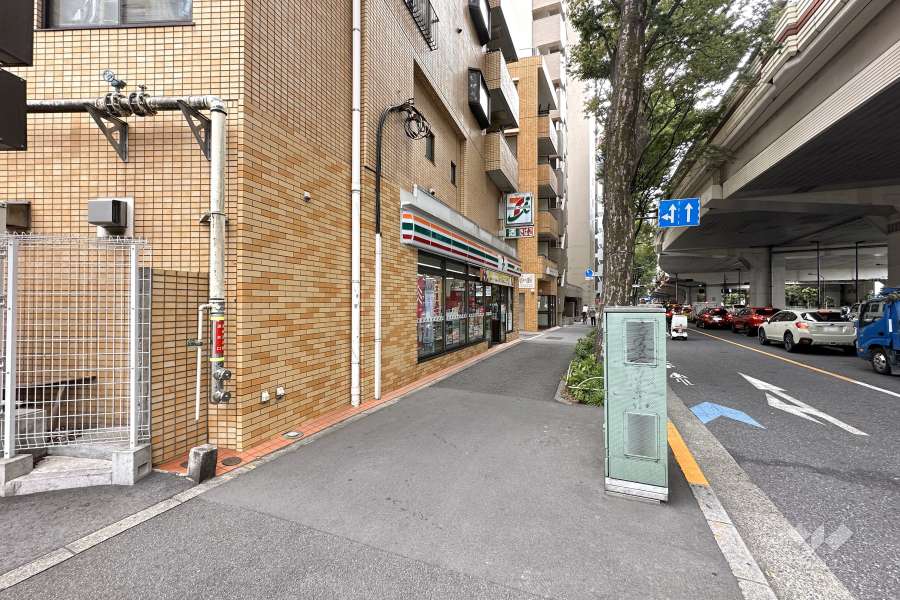 敷地北側の前面道路　