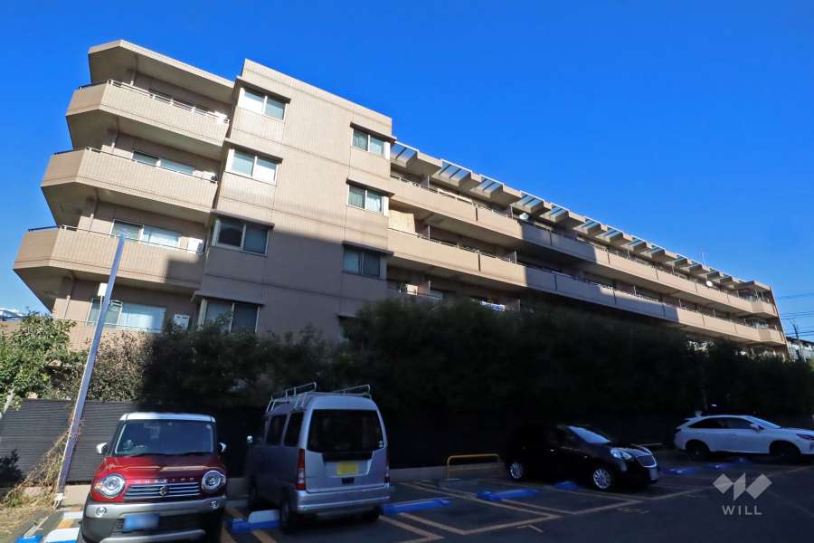 ファミール明大前サウスウイングの外観（南西側から）